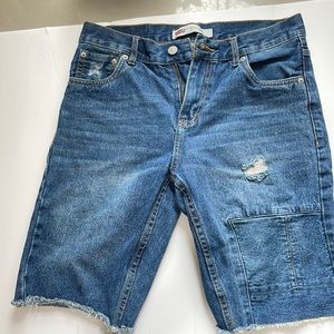 Knee length shorts. LEVIS. Great condition.